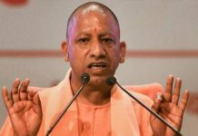 मुख्यमंत्री योगी आदित्यनाथ कोटा से आये छात्रों के साथ वीडियो कॉन्फ्रेंसिंग के जरिये कर रहे हैं बात