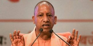 मुख्यमंत्री योगी आदित्यनाथ कोटा से आये छात्रों के साथ वीडियो कॉन्फ्रेंसिंग के जरिये कर रहे हैं बात