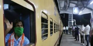 श्रमिक स्पेशल ट्रेन में मजदूरों से वसूले जा रहे पैसे, नियमों का हो रहा उल्लंघन