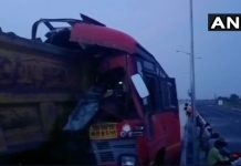 महाराष्ट्र: ट्रक और बस की टक्कर में 4 मजदूरों की मौत, 15 घायल