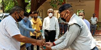 BHU: अखिल भारतीय विद्यार्थी परिषद ने किया कोरोना योद्धाओं का सम्मान