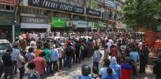 कोरोना संकट के बीच कहीं शराब बिक्री समस्या न बन जाए