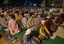 तमिलनाडु – 700 लोगों की एक साथ नमाज पढ़ने के फोटो की सच्चाई क्या है?