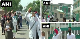 पंजाब में फीस बढ़ोतरी को लेकर अभिभावकों ने किया प्रदर्शन
