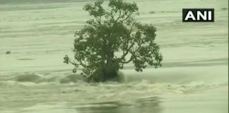 असम,पूरा गांव 2 दिन से डूबा हुआ था, सरकार और प्रशासन की तरफ से कोई मदद नहीं