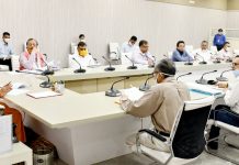 ‘दो गज की दूरी, मास्क है जरूरी’ का पालन करें लोग: योगी आदित्यनाथ