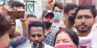 किराड़ी विधानसभा कि पार्षद पूनम पराशर ने सौरभ झा को मारा थप्पड़