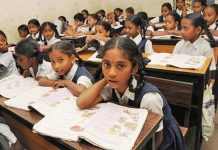 बच्चों के भविष्य का राजनीतिकरण न करें: अखिलेश यादव