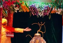 Ayodhya Ram Mandir: प्रधानमंत्री ने किया भूमिपूजन शुरू, मुख्यमंत्री समेत आनंदीबेन पटेल, मोहन भागवत और पवन सिंघल भी हैं मौजूद