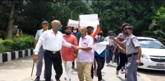 BHU : कुलपति आवास के बाहर ABVP का प्रदर्शन
