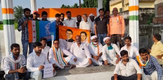 भदोही : काँग्रेस ने गाँधी और शास्त्री को किया याद और दी श्रद्धांजली