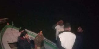 वाराणसी के गंगा में पलटी नाव, सात बचे,दो लापता