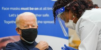 जो बाइडन ने सार्वजनिक रूप से लगवाया कोविड-19 का टीका, हुआ सीधा प्रसारण