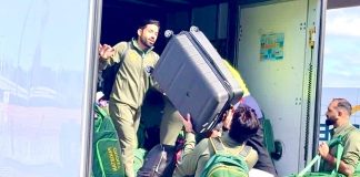 ग़ज़ब की बेइज़्ज़ती! ना स्वागत, ना सत्कार, ऑस्ट्रेलिया में ट्रक पर सामान चढ़ाते नज़र आए पाकिस्तानी क्रिकेटर